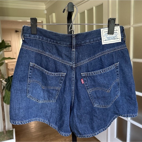 Levi's Women's High Rise Pleated Denim Shorts Size 28 Blue Jean Vintage Style - Picture 3 of 7